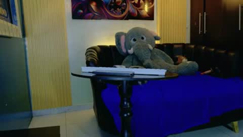 thamara_roberts online show from 24, 7, 2026