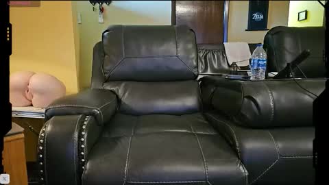 Snapshot of the_alpha_dog_xxx chatting on 12, 10, 2025 the_alpha_dog_xxx online show from 12, 10, 2025