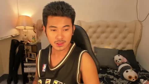 Snapshot of the_killian_jones chatting on 2, 11, 2025 ken online show from 2, 11, 2025