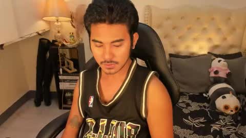 Snapshot of the_killian_jones chatting on 29, 11, 2025 ken online show from 29, 11, 2025