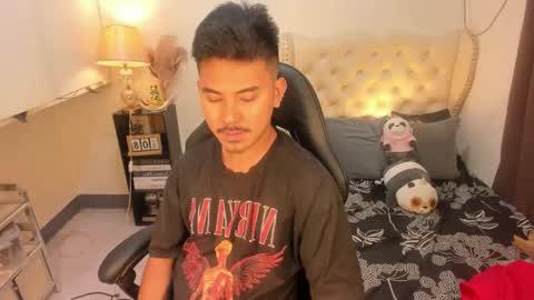 Snapshot of the_killian_jones chatting on 18, 12, 2025 ken online show from 18, 12, 2025