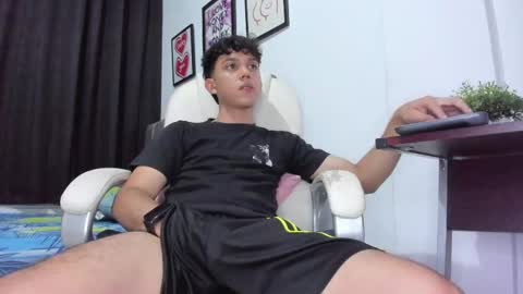 Snapshot of the_skinnyguys chatting on 16, 9, 2025 the_skinnyguys online show from 16, 9, 2025