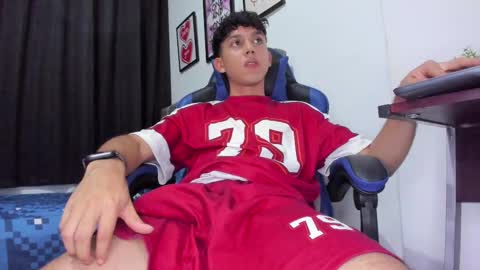 Snapshot of the_skinnyguys chatting on 29, 9, 2025 the_skinnyguys online show from 29, 9, 2025