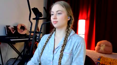 Ally    STREAMING ON TWITCH NOW Check my Twitter for updates online show from 16, 9, 2025