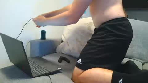 thecuteguy144949 online show from 12, 6, 2026
