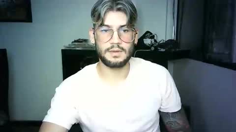 Snapshot of thedragonboyxxx chatting on 22, 3, 2026 thedragonboyxxx online show from 22, 3, 2026