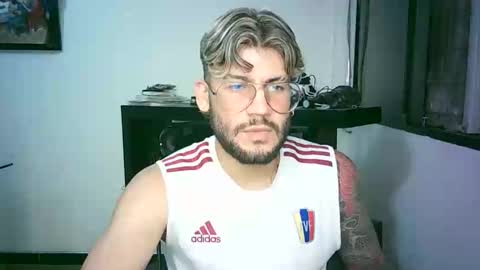 Snapshot of thedragonboyxxx chatting on 26, 3, 2026 thedragonboyxxx online show from 26, 3, 2026