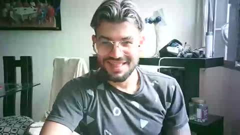 Snapshot of thedragonboyxxx chatting on 17, 4, 2026 thedragonboyxxx online show from 17, 4, 2026