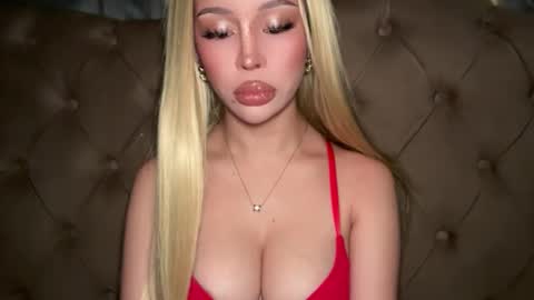 Elle  dont forget to folloW me and thumbs up online show from 18, 4, 2026