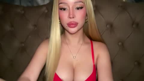 Elle  dont forget to folloW me and thumbs up online show from 19, 4, 2026