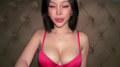 Elle  dont forget to folloW me and thumbs up online show from 23, 4, 2026