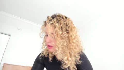 Snapshot of theislandgirl chatting on 19, 12, 2024 Lily Marie online show from 19, 12, 2024