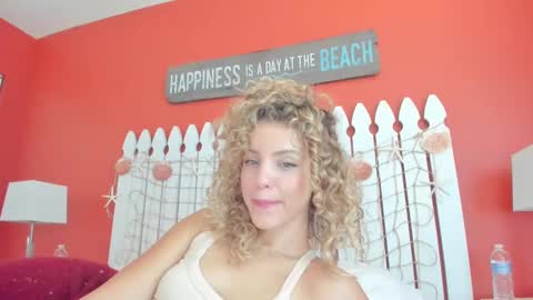 Snapshot of theislandgirl chatting on 1, 1, 2025 Lily Marie online show from 1, 1, 2025