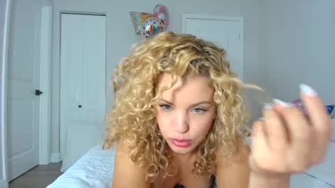 Snapshot of theislandgirl chatting on 20, 1, 2025 Lily Marie online show from 20, 1, 2025