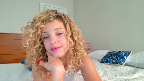 Snapshot of theislandgirl chatting on 18, 2, 2025 Lily Marie online show from 18, 2, 2025