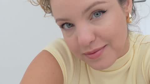 Snapshot of theislandgirl chatting on 28, 11, 2025 Lily Marie online show from 28, 11, 2025