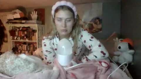 Snapshot of thelittlebambii chatting on 15, 12, 2025 Little Bambii online show from 15, 12, 2025