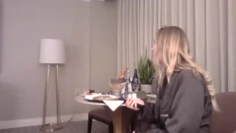 Snapshot of thelittlebambii chatting on 1, 2, 2026 Little Bambii online show from 1, 2, 2026