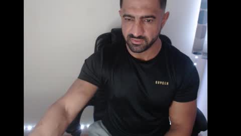 Snapshot of themusclefactory chatting on 1, 11, 2025 TheMuscleFactory online show from 1, 11, 2025