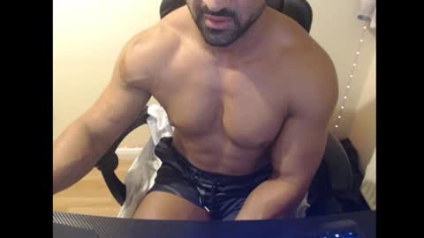 Snapshot of themusclefactory chatting on 6, 11, 2025 TheMuscleFactory online show from 6, 11, 2025