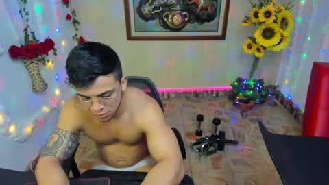 themuscularvenezuelanman online show from 3, 2, 2025