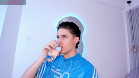  THEO- MATEO  online show from 4, 1, 2025