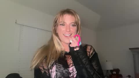 Snapshot of theoneandonlyava chatting on 17, 12, 2025 Ava online show from 17, 12, 2025