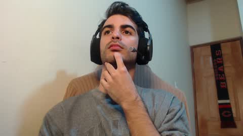 Snapshot of therazhanen chatting on 17, 12, 2024 Santiago Enrique online show from 17, 12, 2024