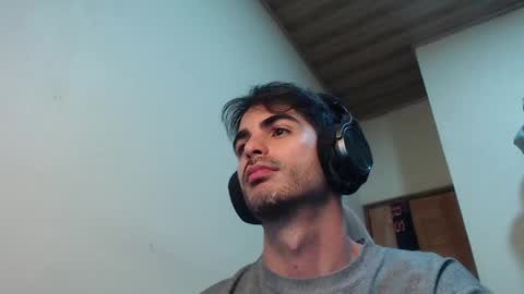 Snapshot of therazhanen chatting on 2, 10, 2025 Santiago Enrique online show from 2, 10, 2025