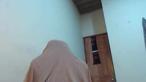 Snapshot of therazhanen chatting on 3, 12, 2025 Santiago Enrique online show from 3, 12, 2025