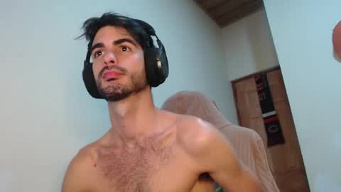 Santiago Enrique online show from 4, 5, 2026