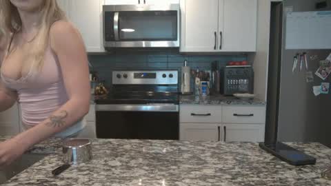 therosiecheeks online show from 22, 4, 2026