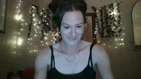 Snapshot of thesillymillie chatting on 14, 10, 2025 sillymillie0 online show from 14, 10, 2025