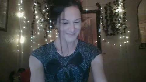 Snapshot of thesillymillie chatting on 23, 10, 2025 sillymillie0 online show from 23, 10, 2025