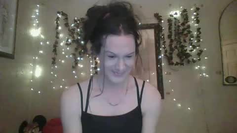 Snapshot of thesillymillie chatting on 15, 12, 2025 sillymillie0 online show from 15, 12, 2025