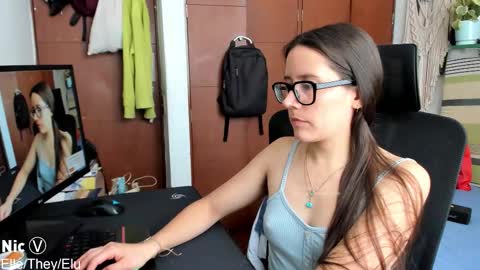 Nicole online show from 25, 2, 2026