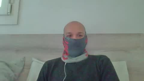 Scarf guy online show from 18, 12, 2024