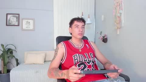 Thiago  online show from 25, 3, 2026
