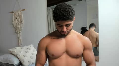 Snapshot of thiago_moretti chatting on 12, 5, 2026 THIAGO online show from 12, 5, 2026