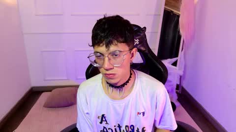 Snapshot of thiago_n_sam chatting on 19, 10, 2025 thiago_n_sam online show from 19, 10, 2025