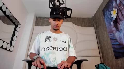 ThiagoFerreti online show from 4, 10, 2025