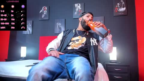 Thia Gomez online show from 6, 1, 2025