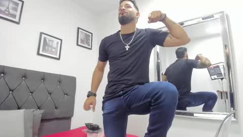 Thia Gomez online show from 4, 2, 2026