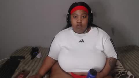 Snapshot of thickassmamie26 chatting on 28, 5, 2026 thickassmamie26 online show from 28, 5, 2026