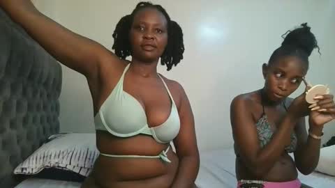 Snapshot of thicky_rue chatting on 28, 4, 2026 Rue online show from 28, 4, 2026