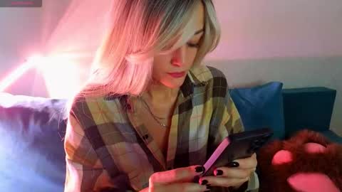 Snapshot of thief_of_hearts_ chatting on 10, 9, 2025 thief_of_hearts_ online show from 10, 9, 2025