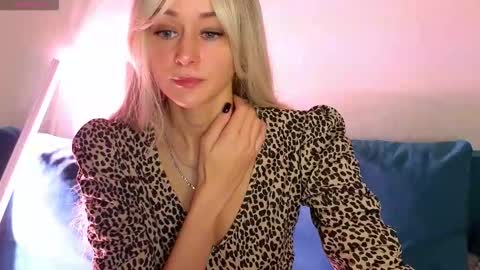 Snapshot of thief_of_hearts_ chatting on 17, 9, 2025 thief_of_hearts_ online show from 17, 9, 2025