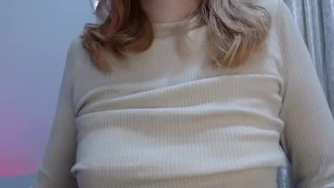 Snapshot of thin33 chatting on 10, 5, 2026 sara online show from 10, 5, 2026