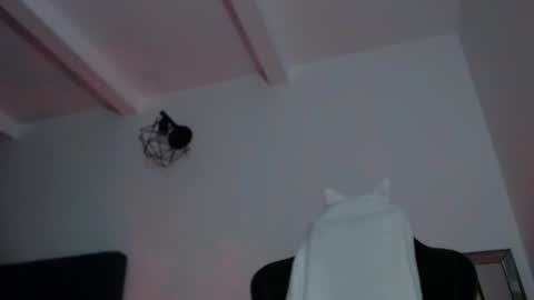 Snapshot of thin33 chatting on 8, 6, 2026 sara online show from 8, 6, 2026
