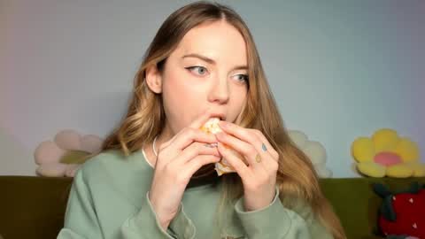 Amelia  shows on mondays fridays and sundays  if anything changes im giving updates on my fansly  online show from 27, 12, 2024